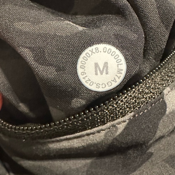 LULULEMON T.H.E Shorts 9” liner-less green camouflage elastic drawstring waist M - Picture 8 of 8